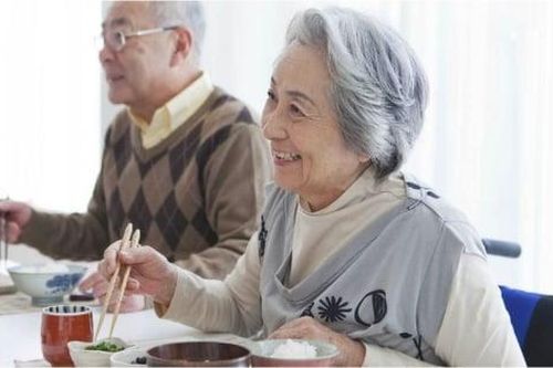 Quan niệm ăn tối no 7 phần có còn phù hợp với người sau 60 tuổi?