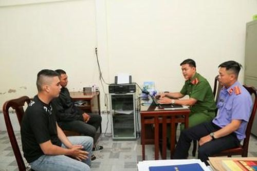 Khởi tố nhóm đối tượng 'hỗn chiến' trong quán nhậu