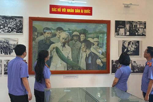 VKSND khu vực 8, TP Hải Phòng dâng hương tưởng niệm Chủ tịch Hồ Chí Minh