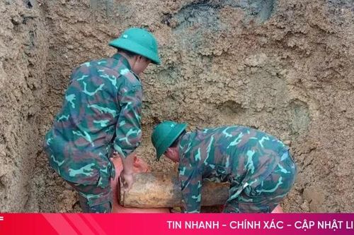 Phát hiện quả bom dài hơn 1m khi cải tạo vườn nhà