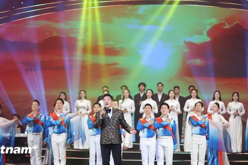 Đêm nghệ thuật 'Sáng mãi tên Người': Dòng chảy ký ức về Bác Hồ kính yêu