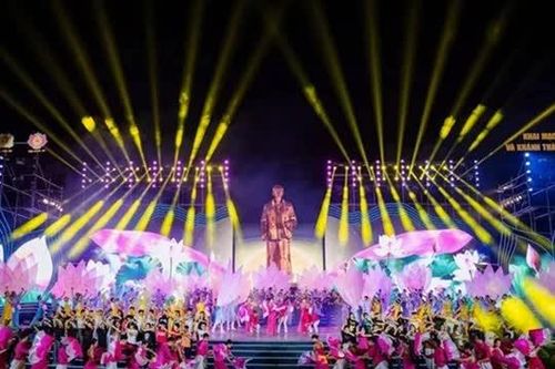 Nghệ An khai mạc Lễ hội Làng Sen, khởi công loạt dự án lớn