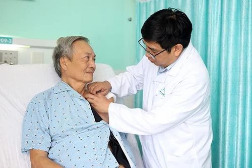 Bệnh viện đa khoa Gia Đình tái tạo khớp vai cho cụ ông 75 tuổi