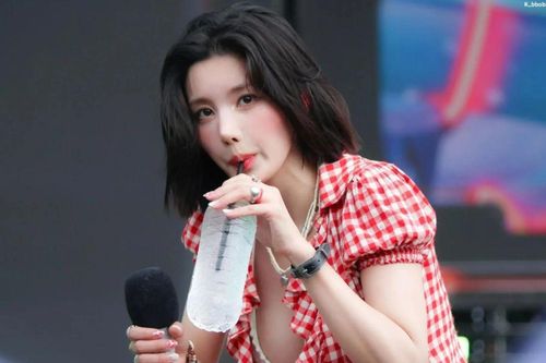 'Nữ thần gợi cảm' Kwon Eunbi tiếp tục đến Việt Nam