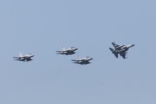 Pakistan triển khai chiến đấu cơ và hàng nghìn binh sĩ tới Saudi Arabia