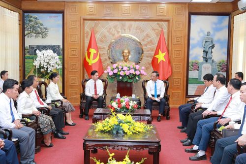 Bí thư Tỉnh ủy Lê Đức Thái tiếp xã giao Đoàn công tác Ban Tuyên huấn tỉnh Hủa Phăn và Đoàn Hội Phật giáo Việt Nam tỉnh Thanh Hóa