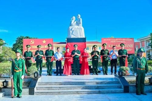 Khánh thành tượng đài 'Bác Hồ với chiến sĩ Biên phòng'