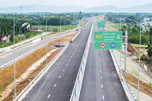 Bộ Xây dựng đề xuất ưu tiên mở rộng các tuyến cao tốc 2 làn xe