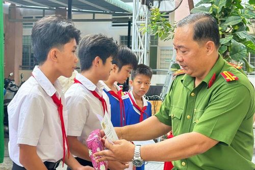 Cảnh báo ma túy học đường