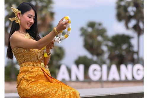 Hồn dân tộc trong sắc áo