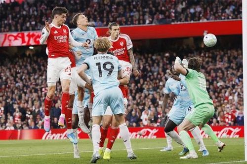 Arsenal thắng Burnley 1-0, tiến gần chức vô địch Ngoại Hạng Anh