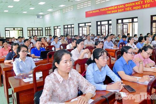 Đồng Tháp: 108 học viên tham gia bồi dưỡng kiến thức quốc phòng và an ninh đối tượng 3