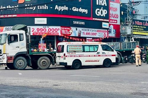 Xe tải va chạm xe đạp điện tại ngã ba Diêu Trì khiến 1 phụ nữ tử vong