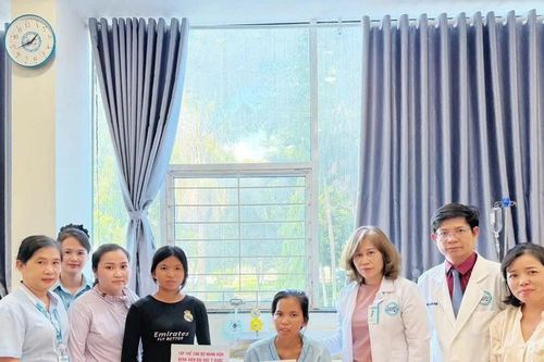 Bệnh viện Đại học Y Dược - Hoàng Anh Gia Lai hỗ trợ bệnh nhân Campuchia trên 26 triệu đồng