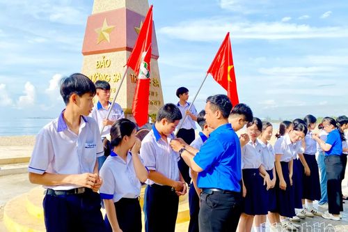 Đoàn phường Ninh Chử tọa đàm kỷ niệm 136 năm Ngày sinh Chủ tịch Hồ Chí Minh