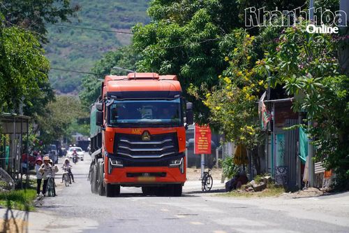 Tăng cường kiểm soát xe chở đá ở Công Hải