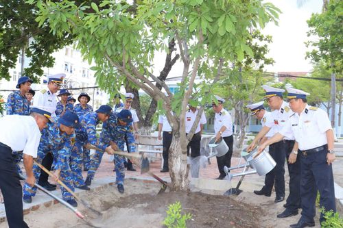 Học viện Hải quân phát động trồng, chăm sóc cây xanh