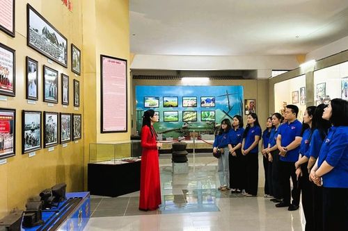 Nhớ Bác qua những hiện vật lịch sử