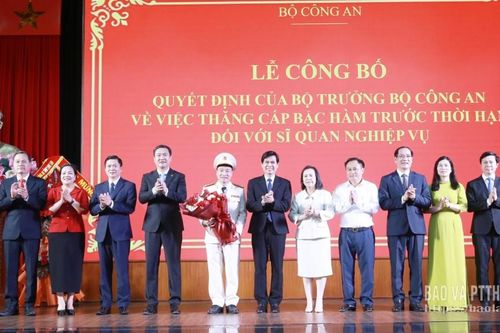Công bố Quyết định của Bộ trưởng Bộ công an về việc thăng cấp bậc hàm trước thời hạn đối với Giám đốc Công an tỉnh Lạng Sơn
