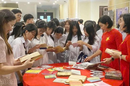 Trưng bày chuyên đề 'Rạng rỡ tên Người' - Giáo dục truyền thống, lan tỏa giá trị Hồ Chí Minh