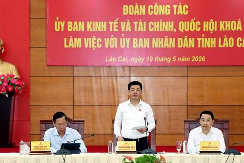 Phó Chủ tịch Quốc hội Nguyễn Hồng Diên làm việc với tỉnh Lào Cai