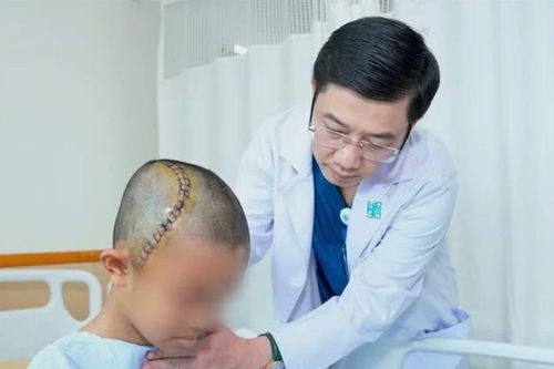 Việt Nam lần đầu phẫu thuật não tỉnh thành công cho trẻ 12 tuổi