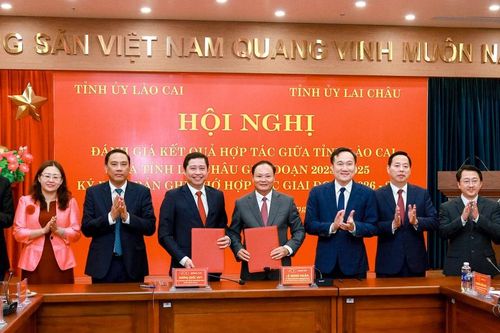 Lào Cai - Lai Châu: 'Chung dãy Hoàng Liên - Chung niềm khát vọng'