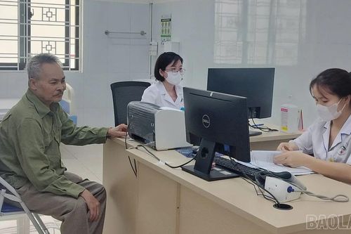 Bảo vệ sức khỏe người cao tuổi mùa nắng nóng