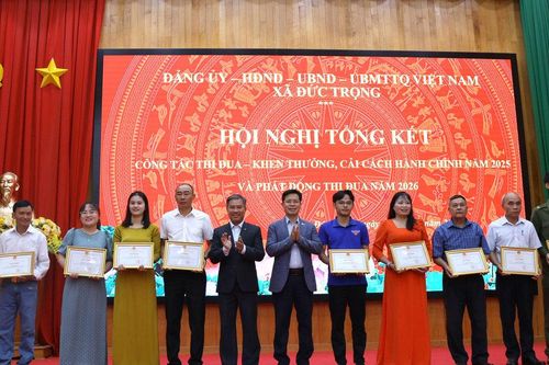 Người giữ bình yên cho buôn làng