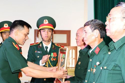 Trao tặng huân chương, huy chương cho hơn 80 cán bộ, chiến sĩ Lâm Đồng