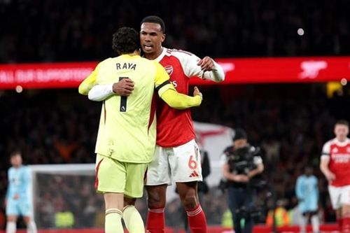 Arsenal chỉ cách chức vô địch Ngoại hạng Anh một trận thắng tại Selhurst Park