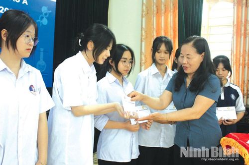 Học bổng Quỹ Châu Á: Chắp cánh ước mơ cho nữ sinh nghèo vượt khó