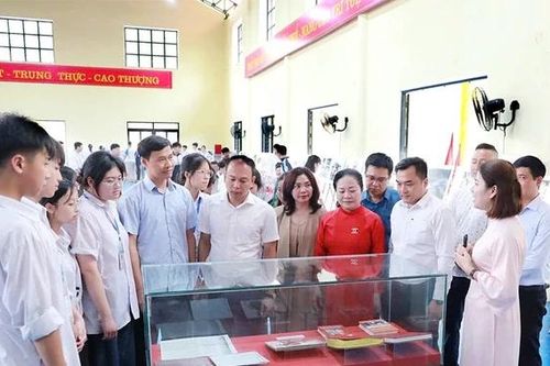 Trưng bày lưu động chuyên đề 'Chủ tịch Hồ Chí Minh - Chân dung một con người'