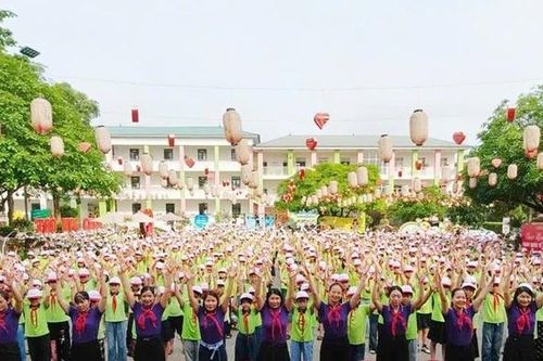 Các trường học tổ chức nhiều hoạt động kỷ niệm 136 năm ngày sinh Chủ tịch Hồ Chí Minh