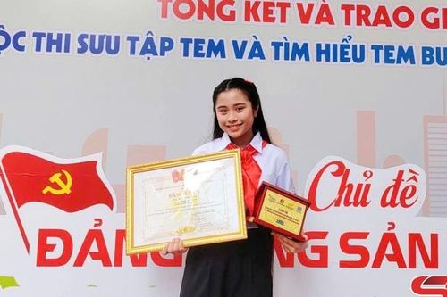 Những đóa hoa dâng Bác