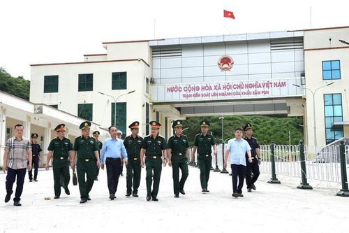 Thiếu tướng Nguyễn Đình Cương, Chỉ huy trưởng Bộ CHQS tỉnh kiểm tra tình hình quốc phòng, an ninh tại xã Sơn Vĩ