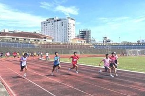 Hơn 900 vận động viên tham gia Giải Điền kinh học sinh phổ thông thành phố