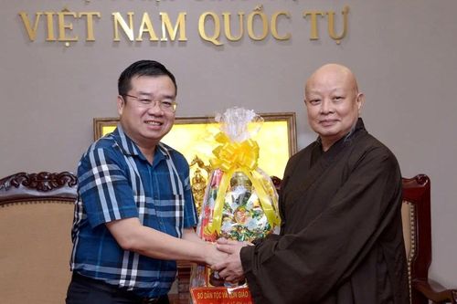 Lãnh đạo Sở Dân tộc và Tôn giáo TP.HCM chúc mừng Phật đản đến Ban Trị sự Phật giáo TP.HCM