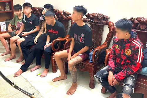 Thanh Hóa xử lý nhóm thanh thiếu niên đi xe máy không biển số, cầm dao kiếm tự chế dạo phố