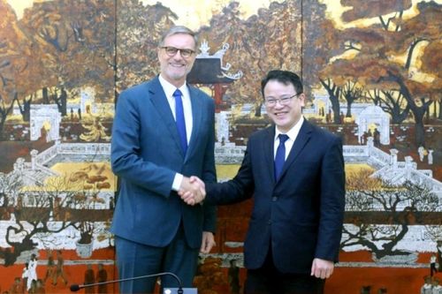 Thứ trưởng Trần Quốc Phương tiếp Đại sứ Pháp tại Việt Nam Olivier Brochet