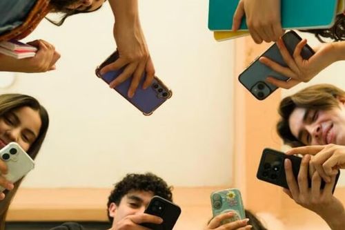 Israel tiếp tục mạnh tay 'cai màn hình' cho học sinh