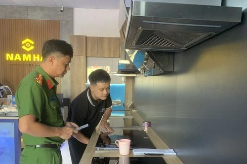 Bị khởi tố vì 'biến' bếp điện từ Trung Quốc thành các hãng nổi tiếng để thu lợi
