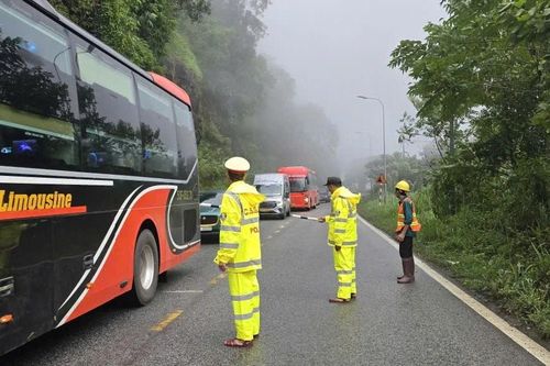 Phân luồng giao thông sửa chữa sạt lở trên đèo Bảo Lộc