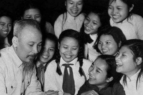 Di sản Hồ Chí Minh - Ngọn đuốc soi đường, tỏa sáng giá trị dân tộc và thời đại
