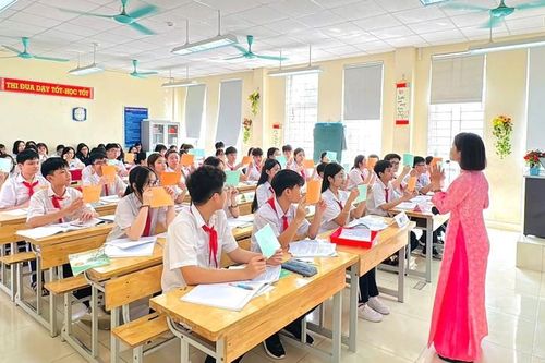 Áp lực thi cử đè nặng: Học sinh có hạnh phúc trước ngưỡng cửa cuộc đời?