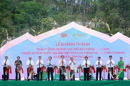 Khánh thành công trình Thác 9 tầng tại quê hương Bác Hồ