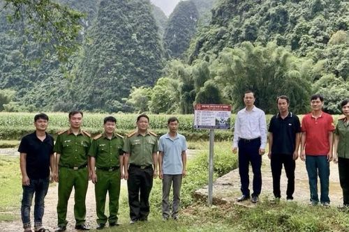 Công an xã Đức Long ra mắt mô hình 'Dòng suối tự quản về an ninh, trật tự'