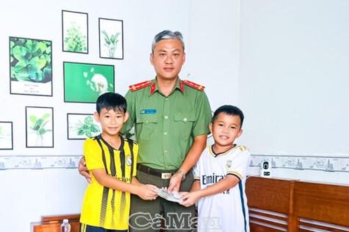 Hai học sinh lớp 4 nhặt được 20 triệu đồng, trả lại người đánh rơi