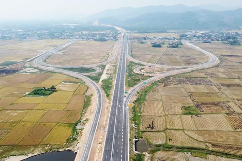 Cận cảnh tuyến cao tốc Bắc – Nam qua Đắk Lắk vừa thông xe