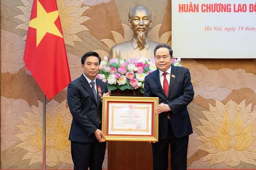 Phó Chủ tịch Quốc hội Nguyễn Doãn Anh nhận Huân chương Lao động hạng Nhất